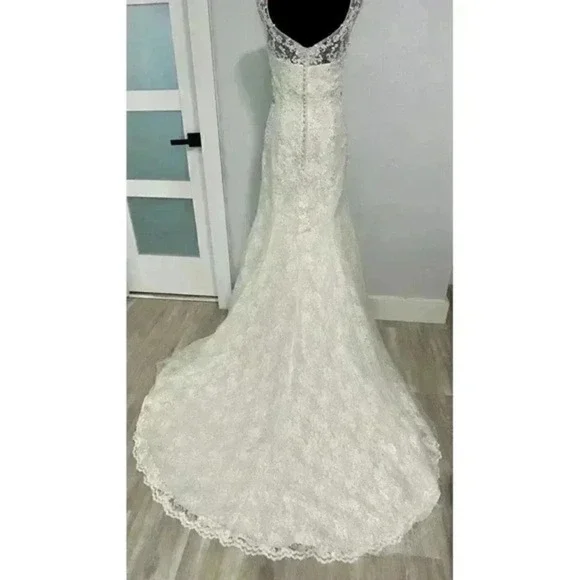 Elegant Lace Wedding Dress V Neck Beaded Sash Trumpet Silhouette sz 4-6